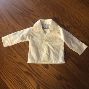 6/$20 Just Darling Collection cream button up dress shirt size 6 mo